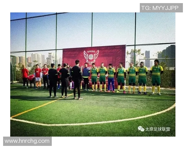 中国足球明星告别赛场的背影与荣耀回忆，致敬他们的青春与奋斗历程