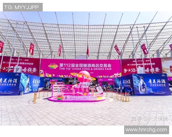 世界足球明星齐聚成都共庆足球盛宴引领潮流新风尚